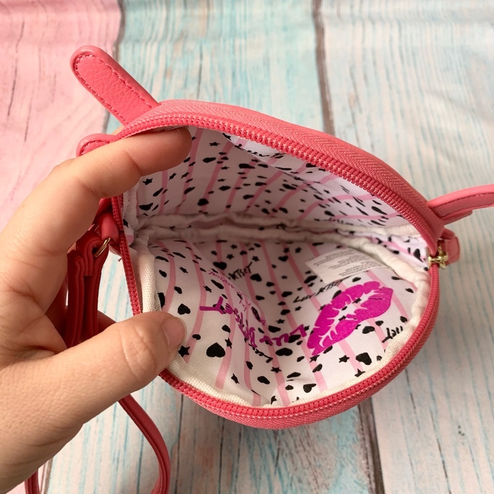 Charming Betsy Johnson Pink Crab Wristlet - Picture 4 of 7